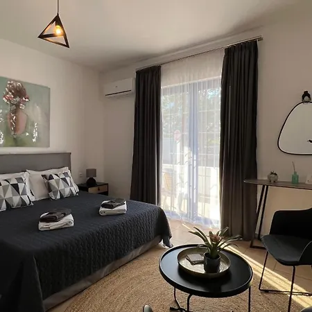 Elefanti Nani * Livadia (Tilos)