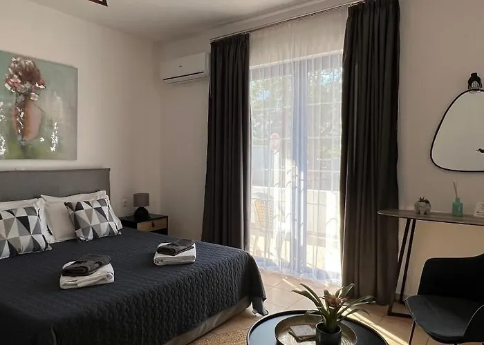 Elefanti Nani * Livadia (Tilos)